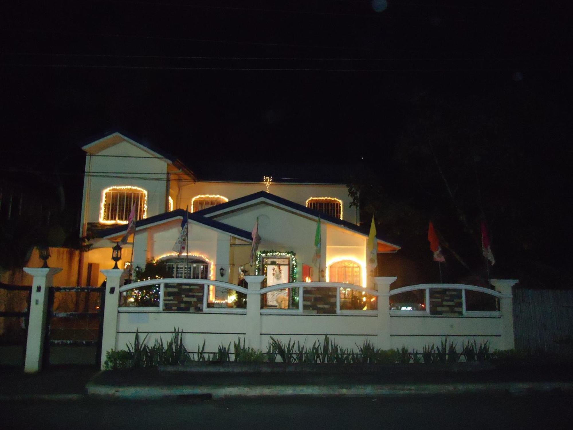 Donsol Aguluz Homestay Buitenkant foto