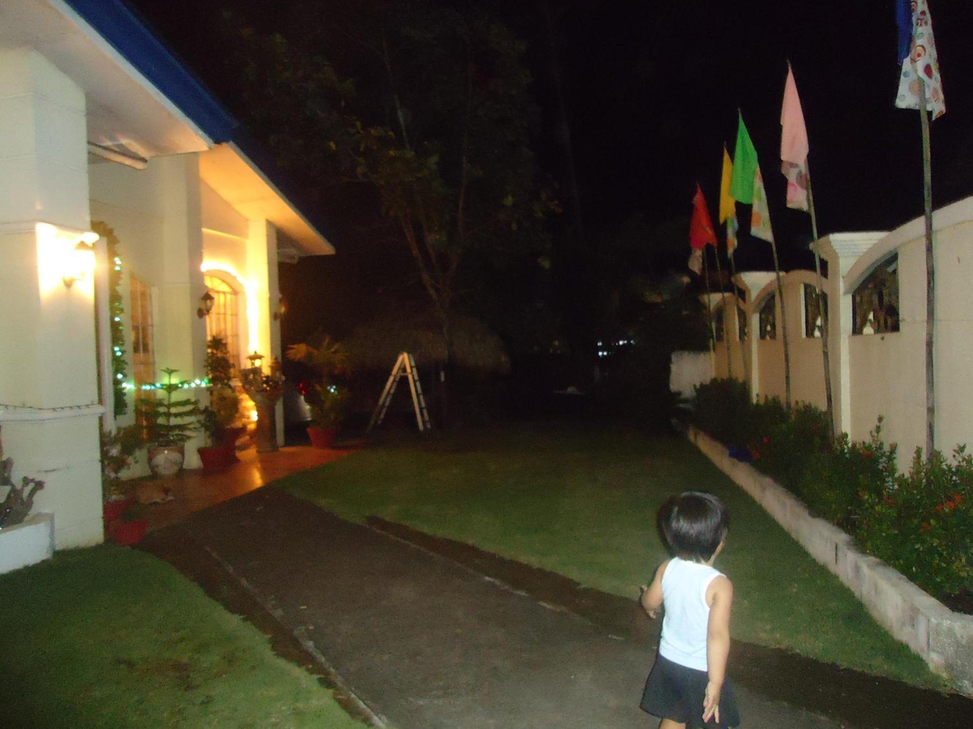 Donsol Aguluz Homestay Buitenkant foto