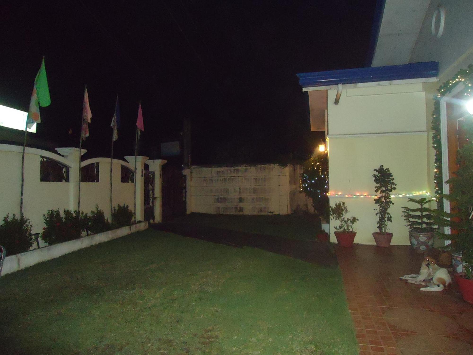 Donsol Aguluz Homestay Buitenkant foto