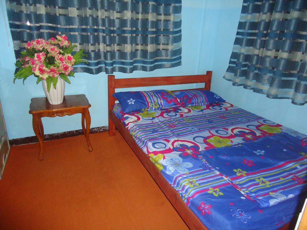 Donsol Aguluz Homestay Buitenkant foto